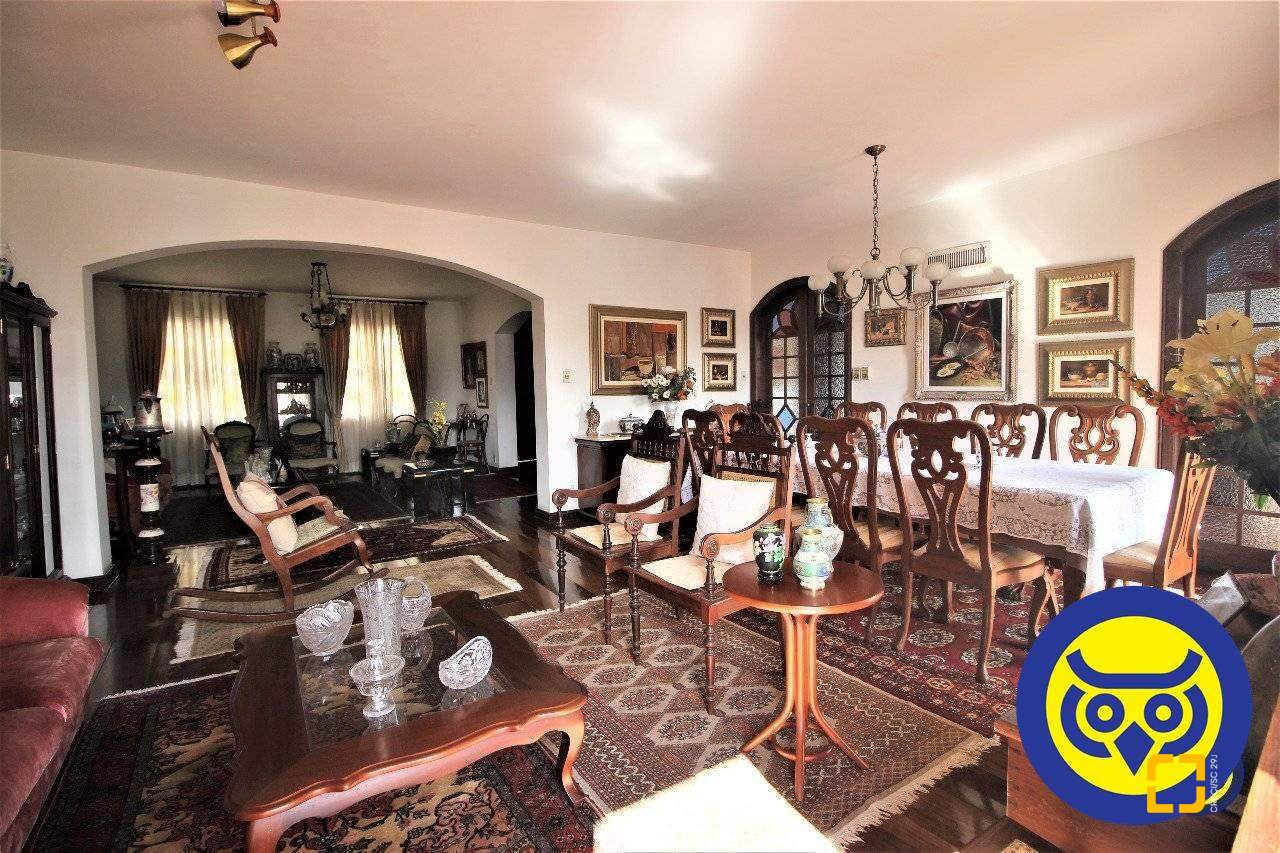 Casa com 536m², 5 quartos (sendo 1 suíte), 4 garagens, no bairro Centro em Florianópolis