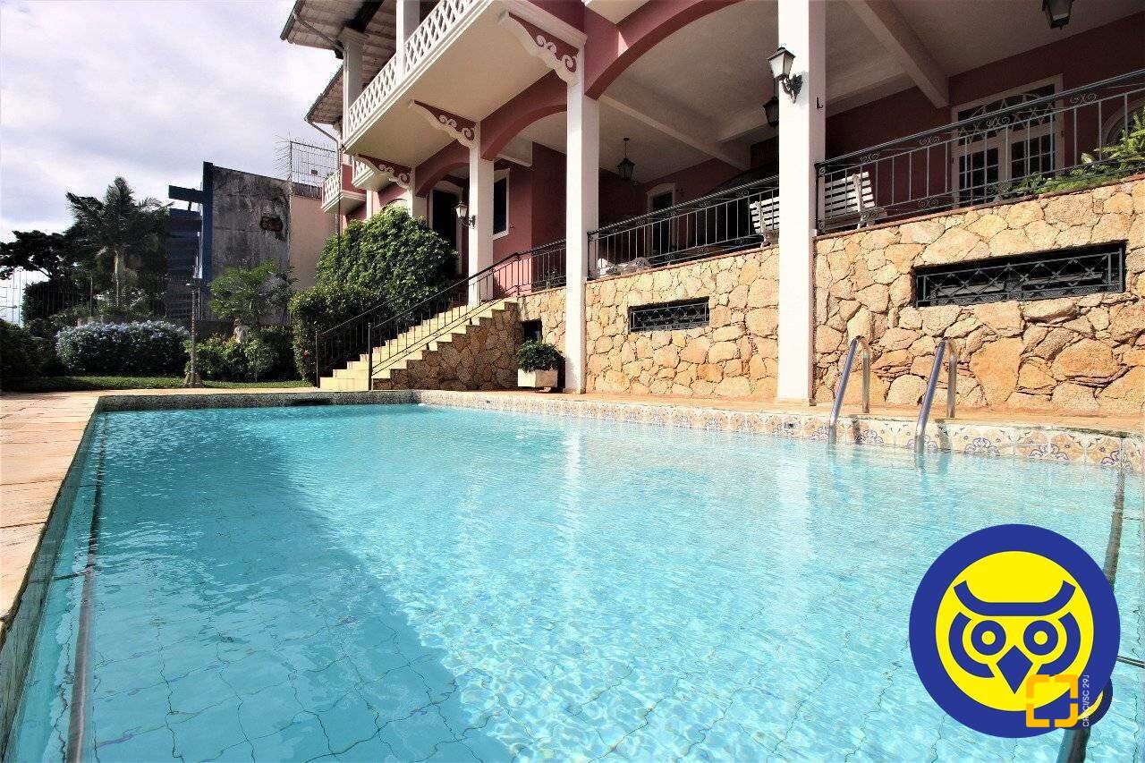 Casa com 536m², 5 quartos (sendo 1 suíte), 4 garagens, no bairro Centro em Florianópolis