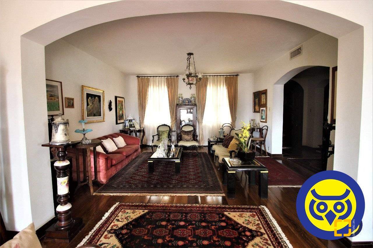 Casa com 536m², 5 quartos (sendo 1 suíte), 4 garagens, no bairro Centro em Florianópolis