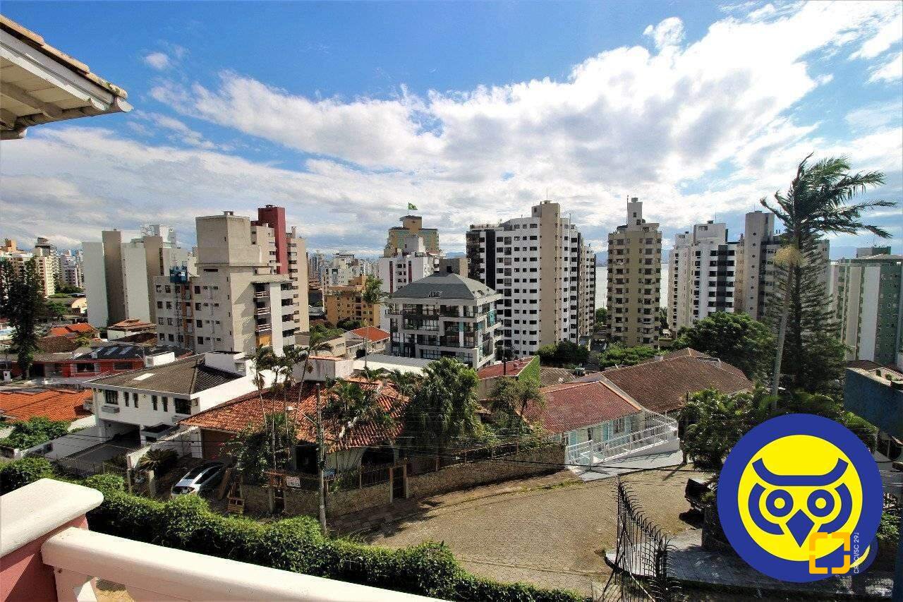 Casa com 536m², 5 quartos (sendo 1 suíte), 4 garagens, no bairro Centro em Florianópolis