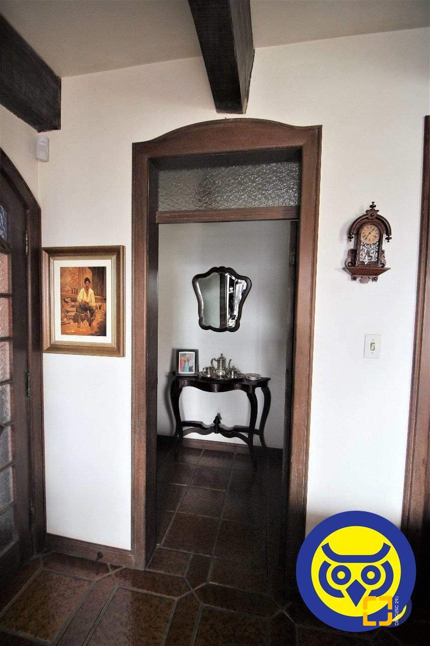 Casa com 536m², 5 quartos (sendo 1 suíte), 4 garagens, no bairro Centro em Florianópolis
