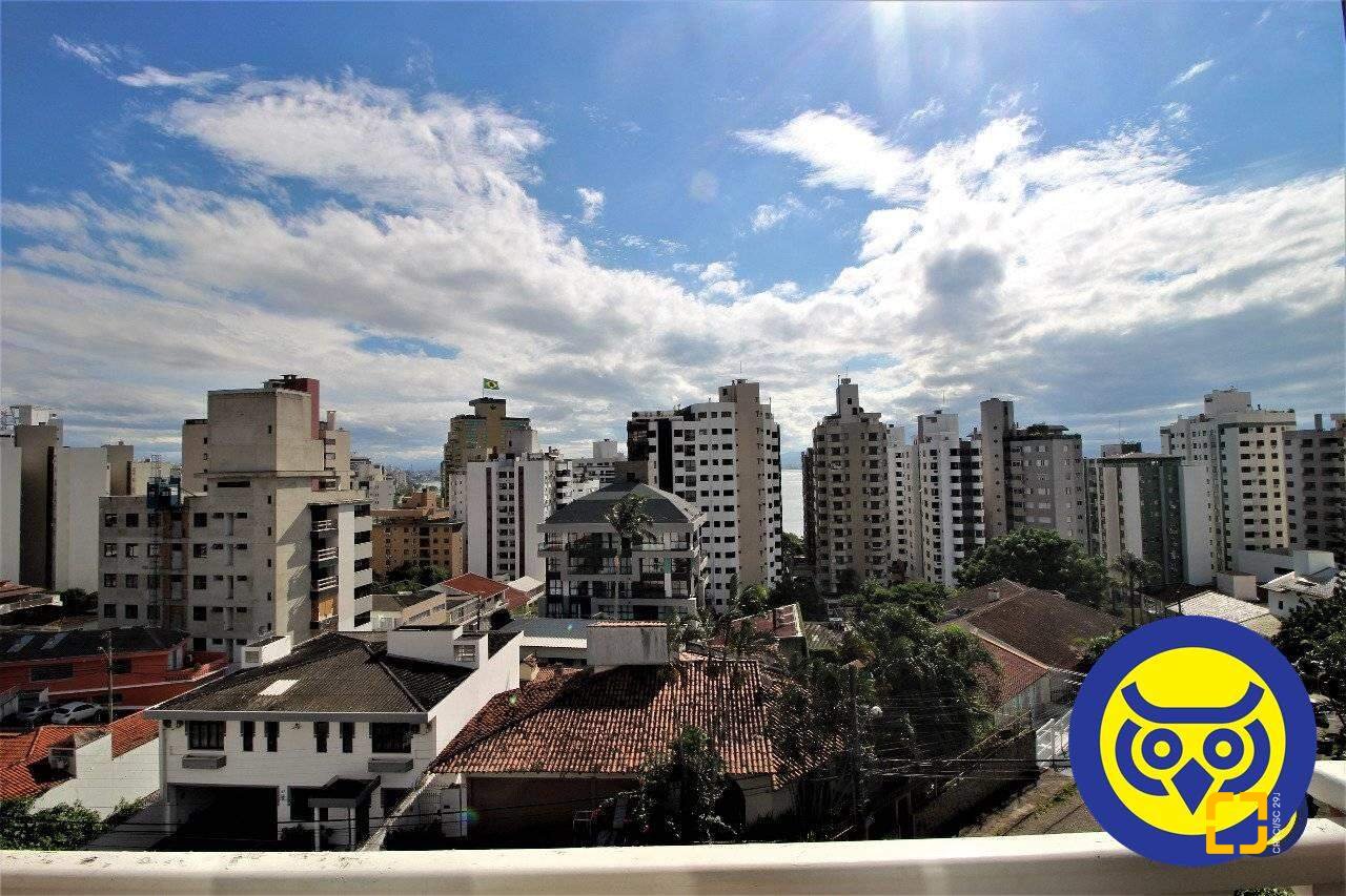 Casa com 536m², 5 quartos (sendo 1 suíte), 4 garagens, no bairro Centro em Florianópolis