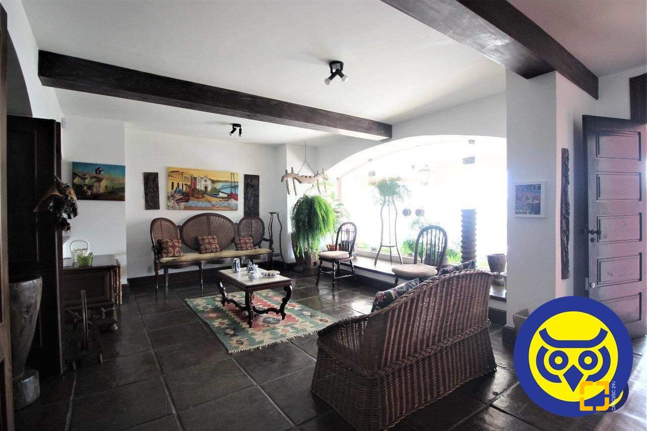 Casa com 536m², 5 quartos (sendo 1 suíte), 4 garagens, no bairro Centro em Florianópolis