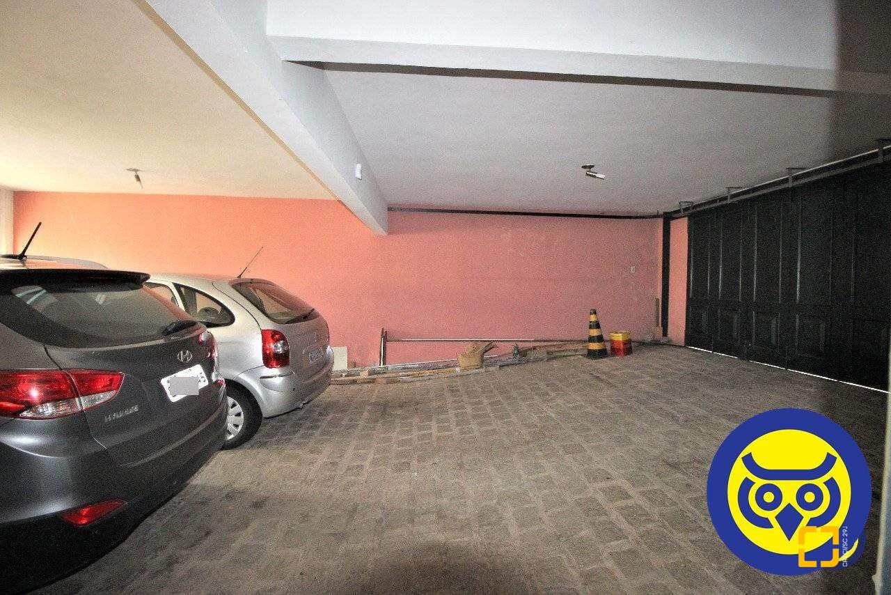 Casa com 536m², 5 quartos (sendo 1 suíte), 4 garagens, no bairro Centro em Florianópolis