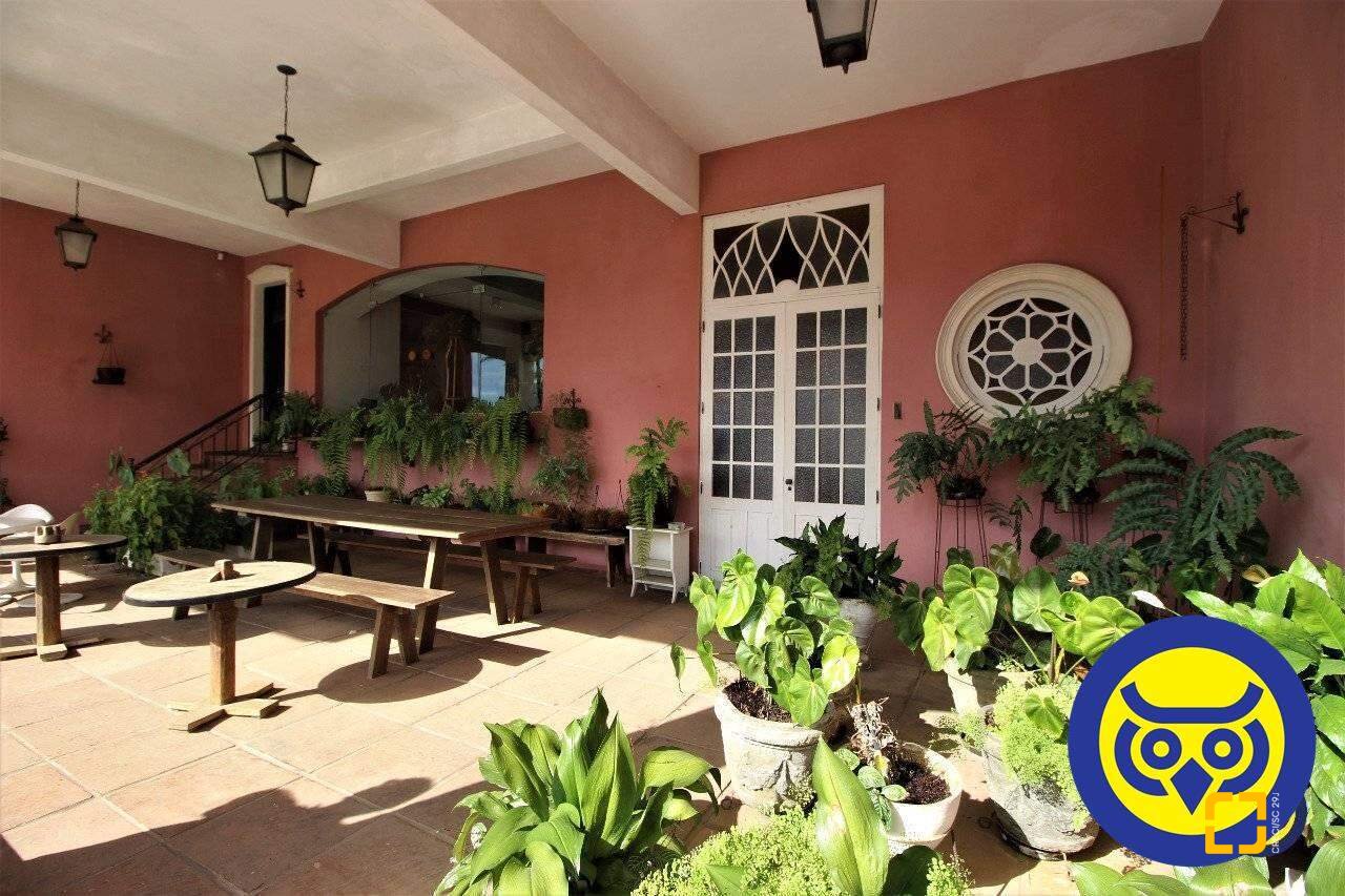Casa com 536m², 5 quartos (sendo 1 suíte), 4 garagens, no bairro Centro em Florianópolis