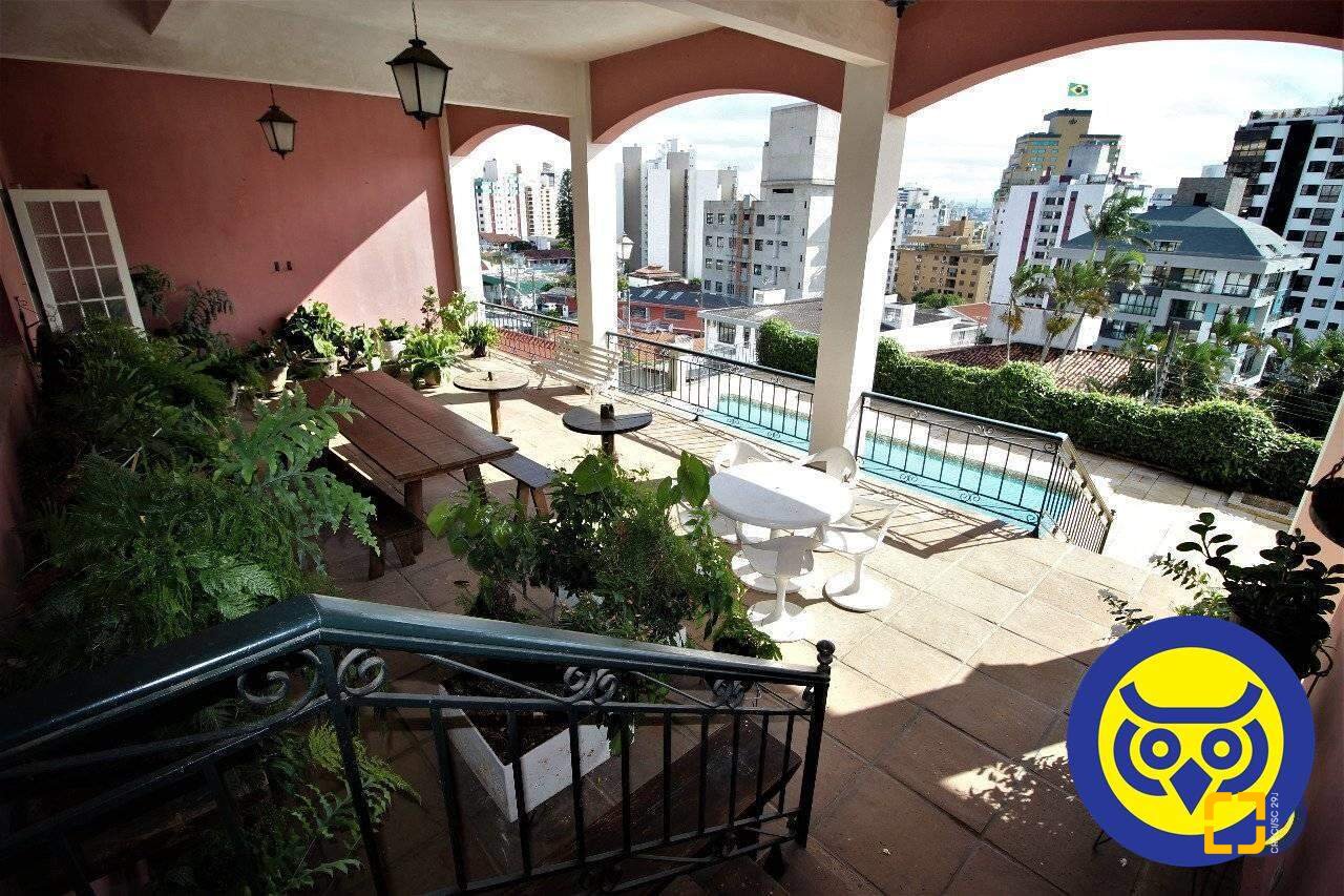 Casa com 536m², 5 quartos (sendo 1 suíte), 4 garagens, no bairro Centro em Florianópolis