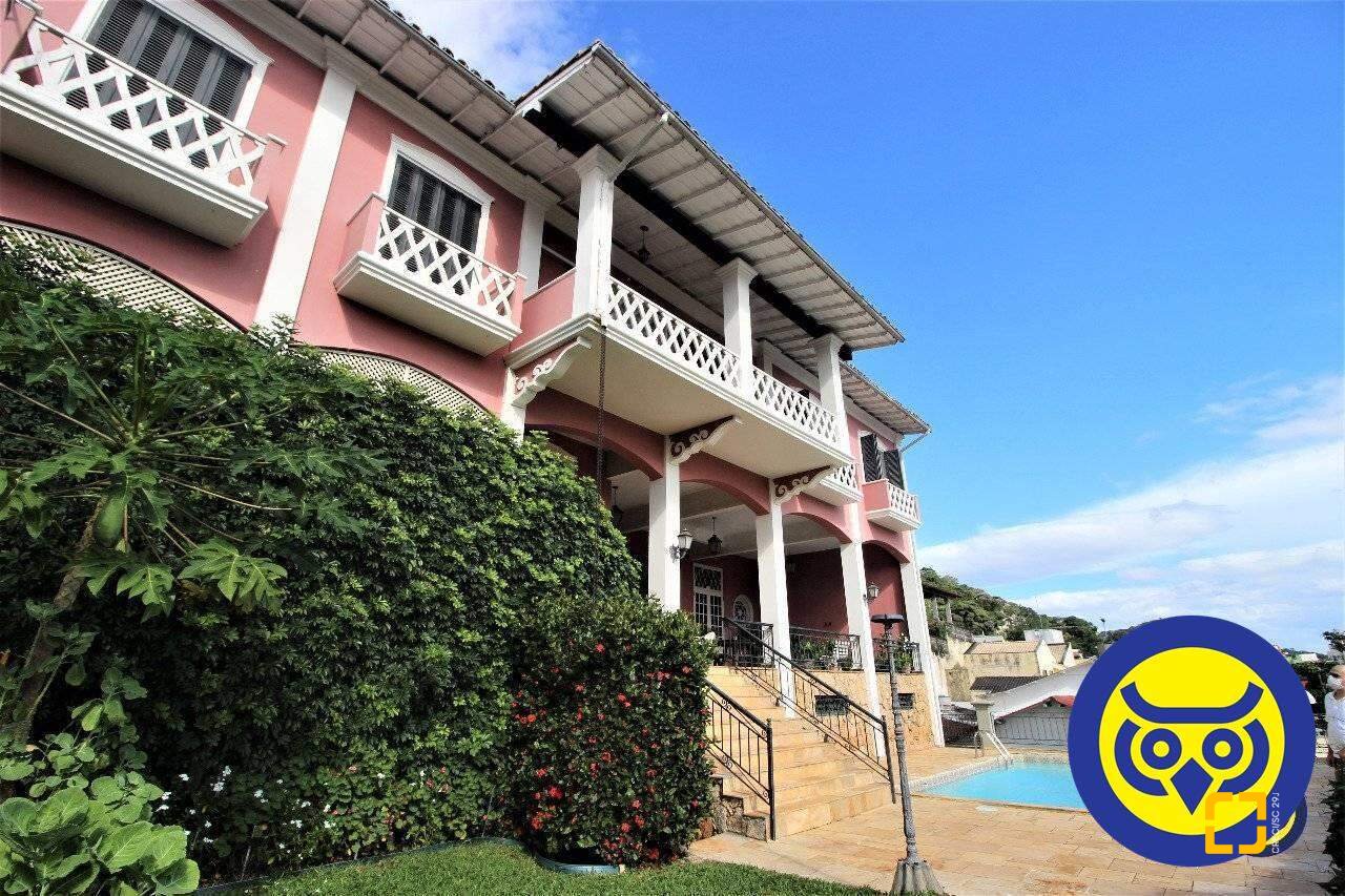 Casa com 536m², 5 quartos (sendo 1 suíte), 4 garagens, no bairro Centro em Florianópolis