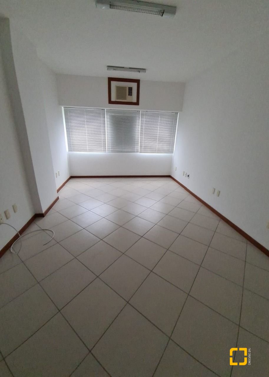 Sala com 23m², 1 garagem, no bairro Trindade em Florianópolis