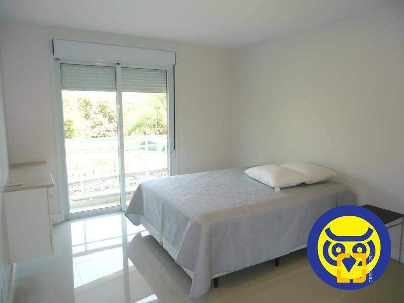 Apartamento com 258m², 8 quartos (sendo 4 suítes), 3 garagens, no bairro Cachoeira do Bom Jesus em Florianópolis