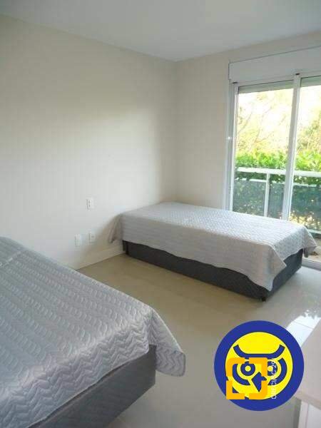 Apartamento com 258m², 8 quartos (sendo 4 suítes), 3 garagens, no bairro Cachoeira do Bom Jesus em Florianópolis