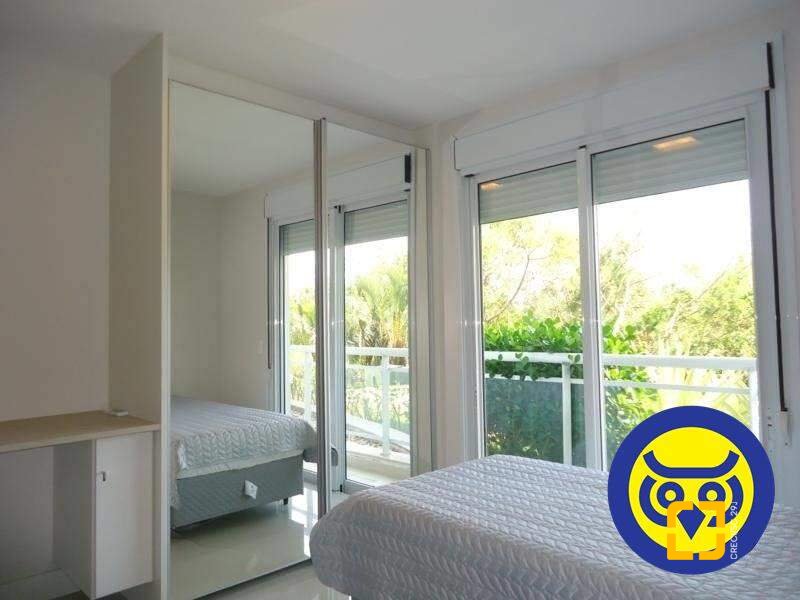 Apartamento com 258m², 8 quartos (sendo 4 suítes), 3 garagens, no bairro Cachoeira do Bom Jesus em Florianópolis