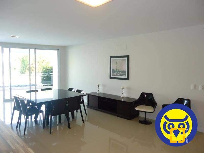 Apartamento com 258m², 4 quartos (sendo 4 suítes), 3 garagens, no bairro Cachoeira do Bom Jesus em Florianópolis