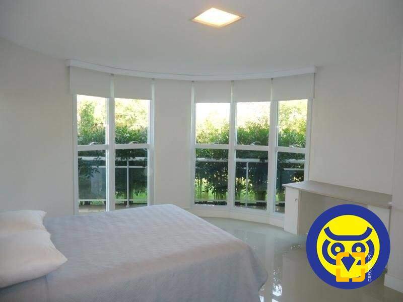 Apartamento com 258m², 4 quartos (sendo 4 suítes), 3 garagens, no bairro Cachoeira do Bom Jesus em Florianópolis