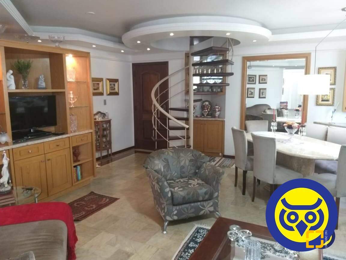 Cobertura com 226m², 4 quartos (sendo 2 suítes), 2 garagens, no bairro Centro em Florianópolis