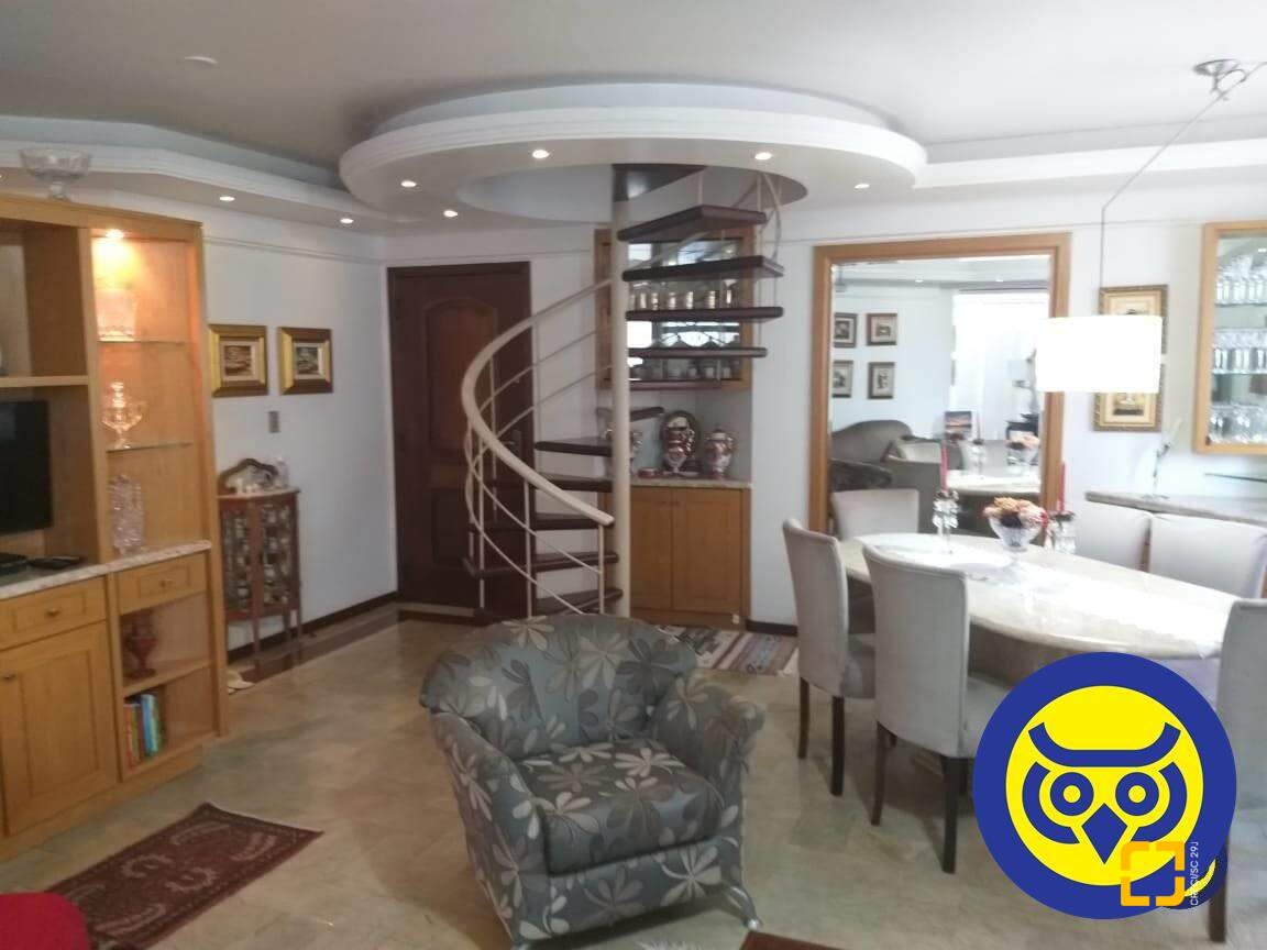 Cobertura com 226m², 4 quartos (sendo 2 suítes), 2 garagens, no bairro Centro em Florianópolis