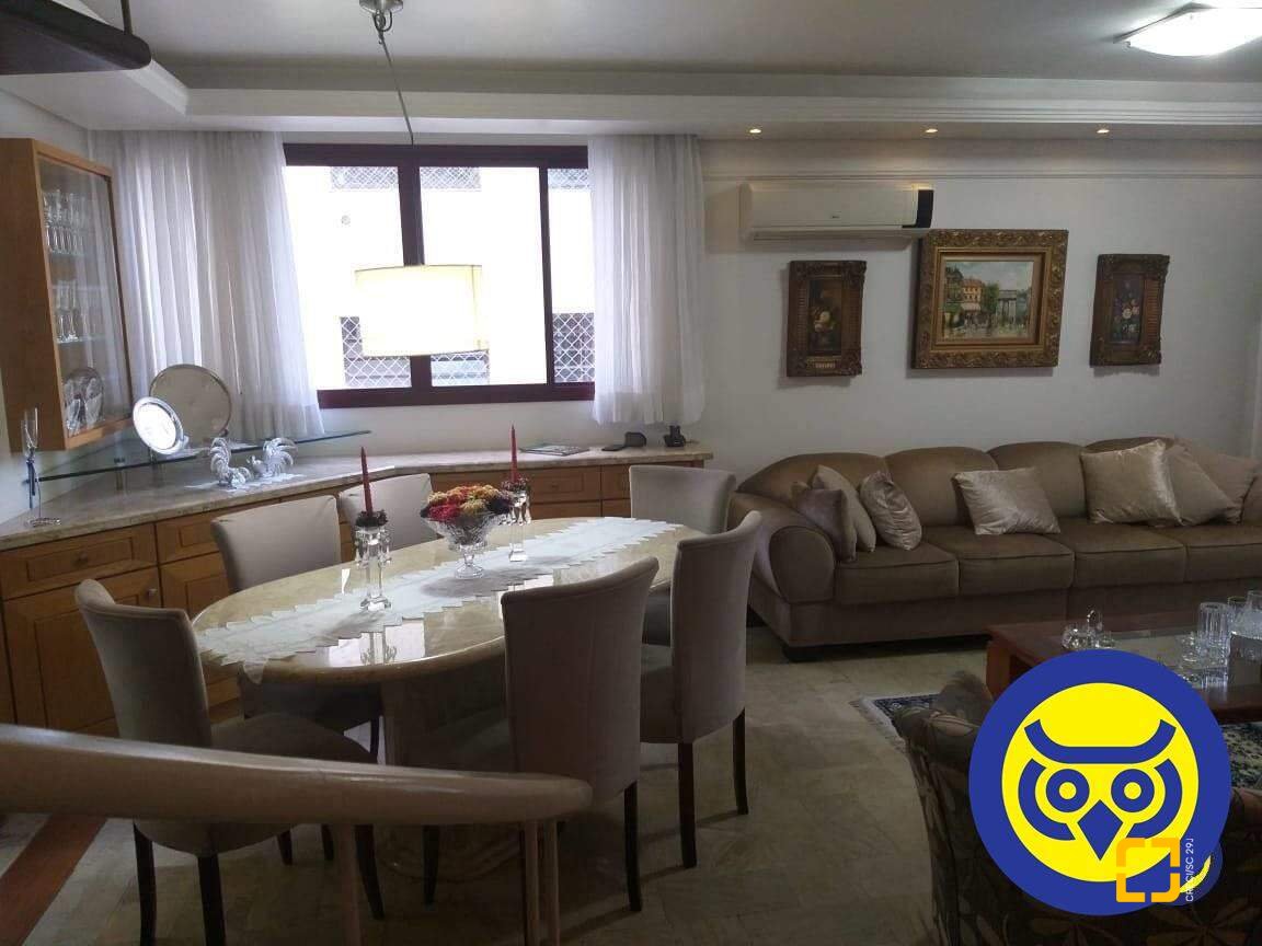 Cobertura com 226m², 4 quartos (sendo 2 suítes), 2 garagens, no bairro Centro em Florianópolis