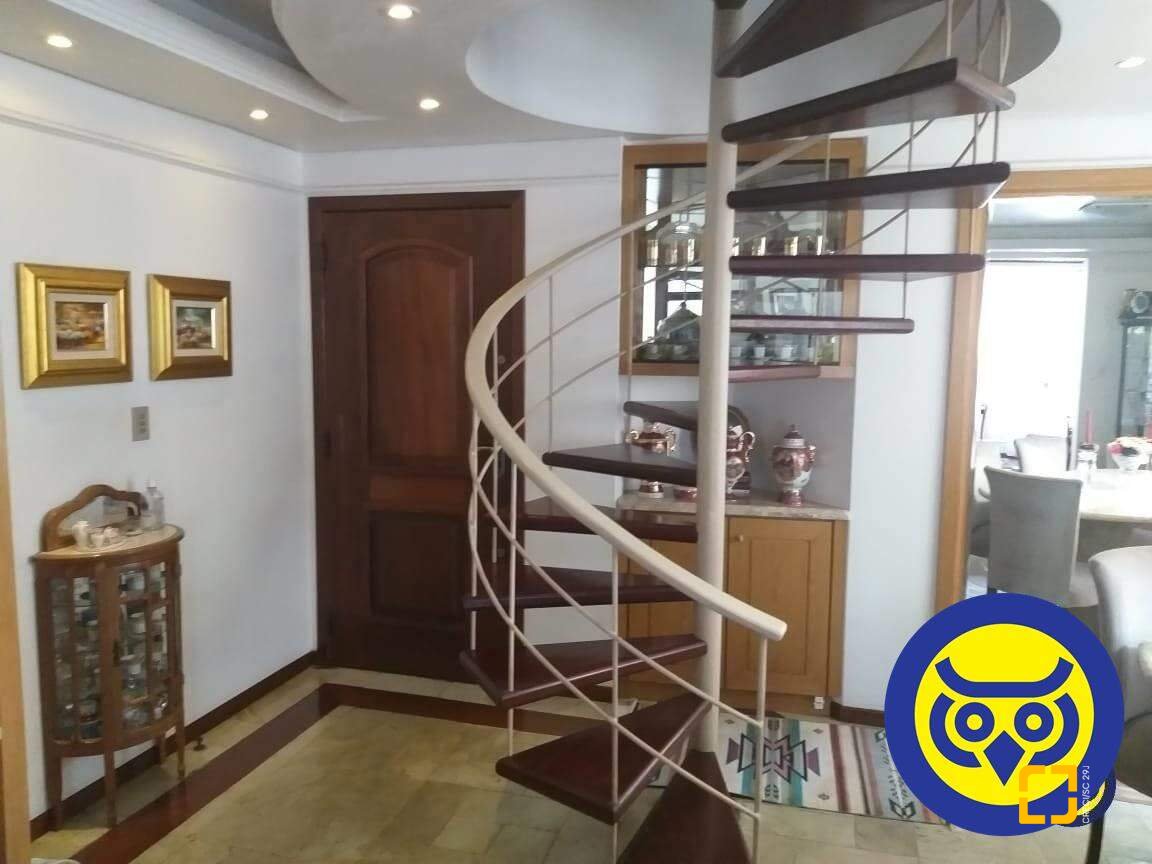 Cobertura com 226m², 4 quartos (sendo 2 suítes), 2 garagens, no bairro Centro em Florianópolis