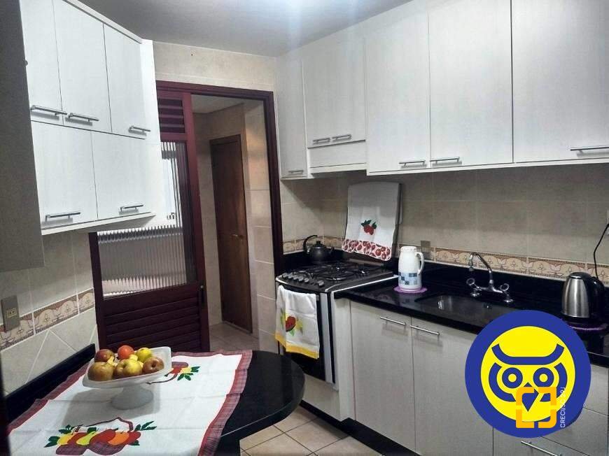 Cobertura com 226m², 4 quartos (sendo 2 suítes), 2 garagens, no bairro Centro em Florianópolis