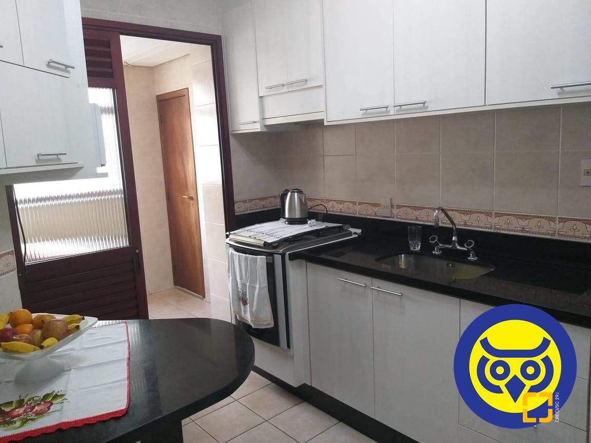 Cobertura com 226m², 4 quartos (sendo 2 suítes), 2 garagens, no bairro Centro em Florianópolis
