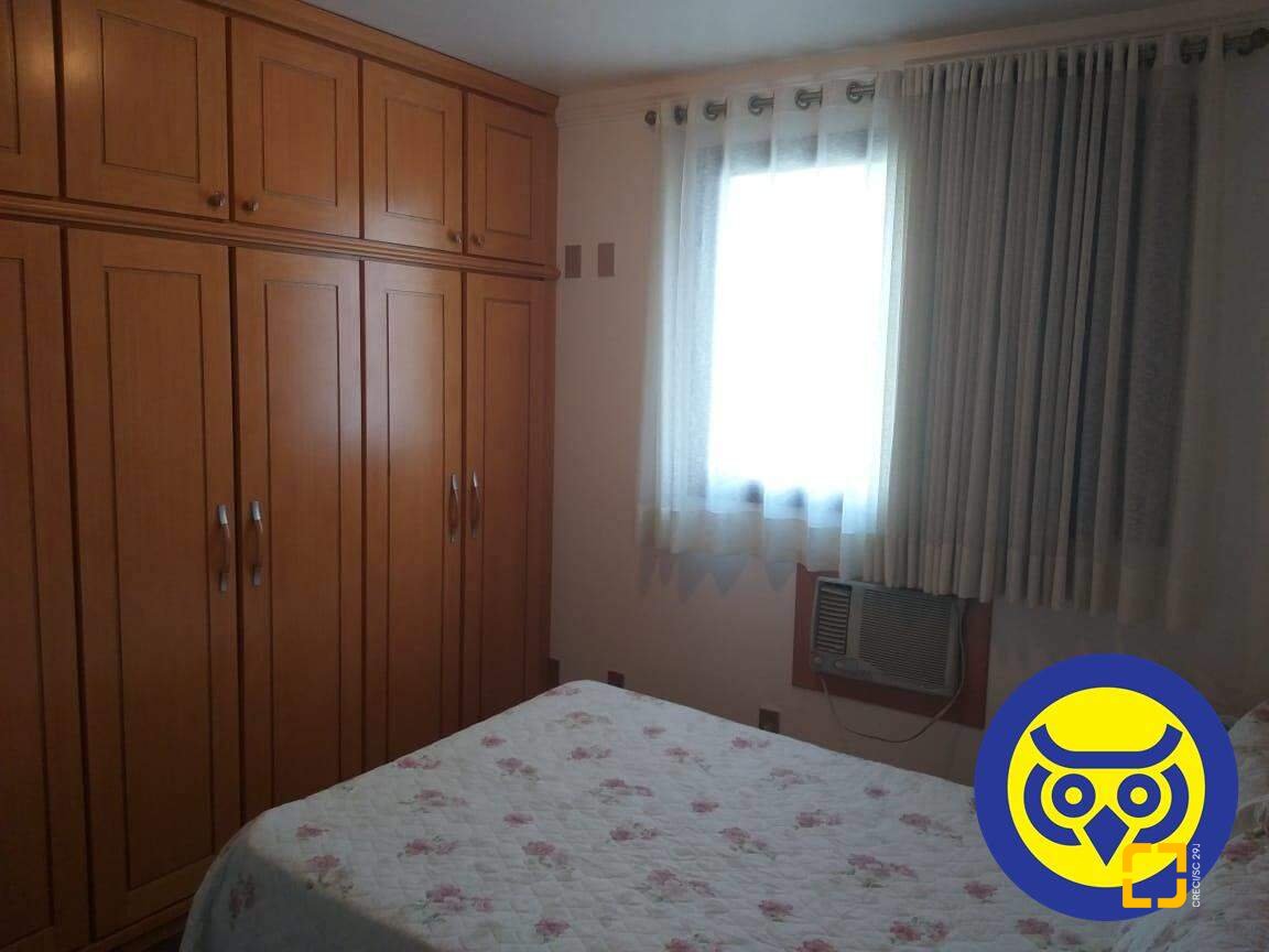 Cobertura com 226m², 4 quartos (sendo 2 suítes), 2 garagens, no bairro Centro em Florianópolis