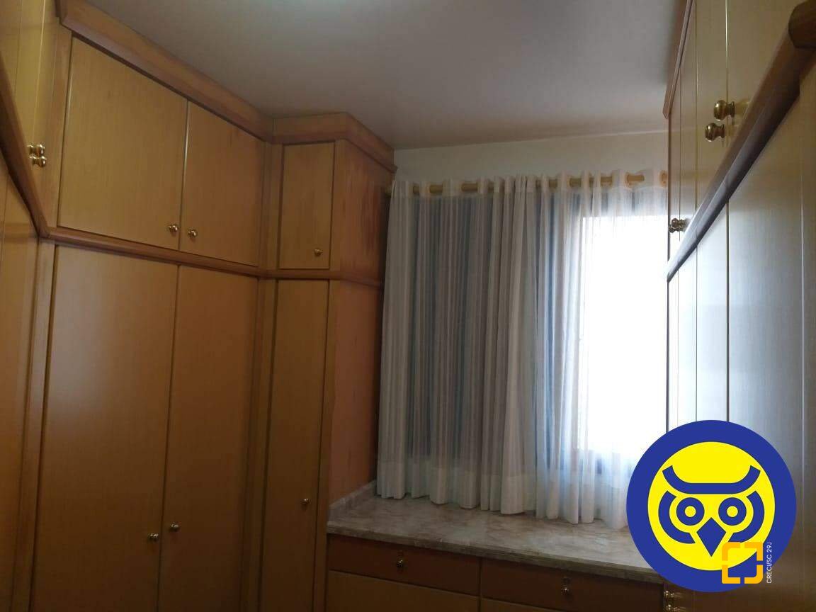 Cobertura com 226m², 4 quartos (sendo 2 suítes), 2 garagens, no bairro Centro em Florianópolis