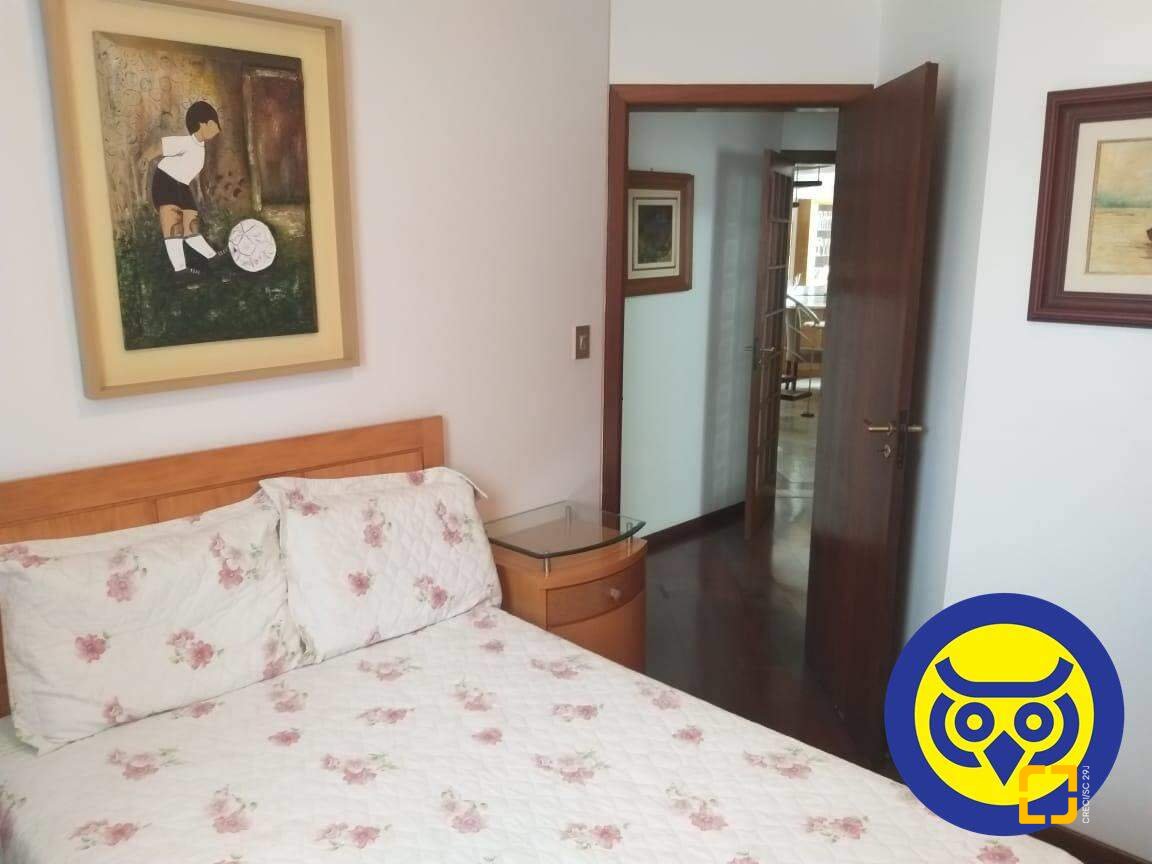 Cobertura com 226m², 4 quartos (sendo 2 suítes), 2 garagens, no bairro Centro em Florianópolis