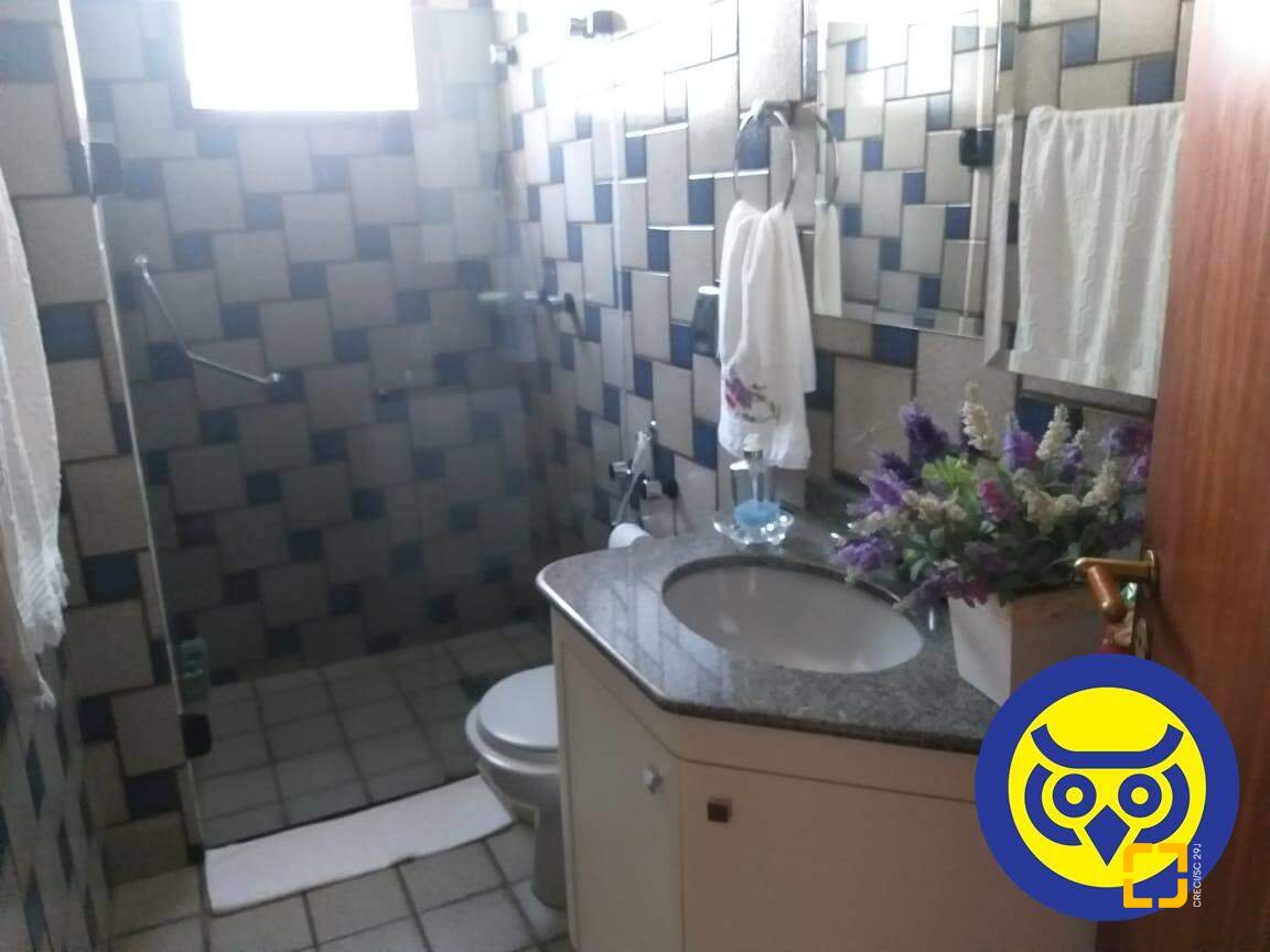 Cobertura com 226m², 4 quartos (sendo 2 suítes), 2 garagens, no bairro Centro em Florianópolis