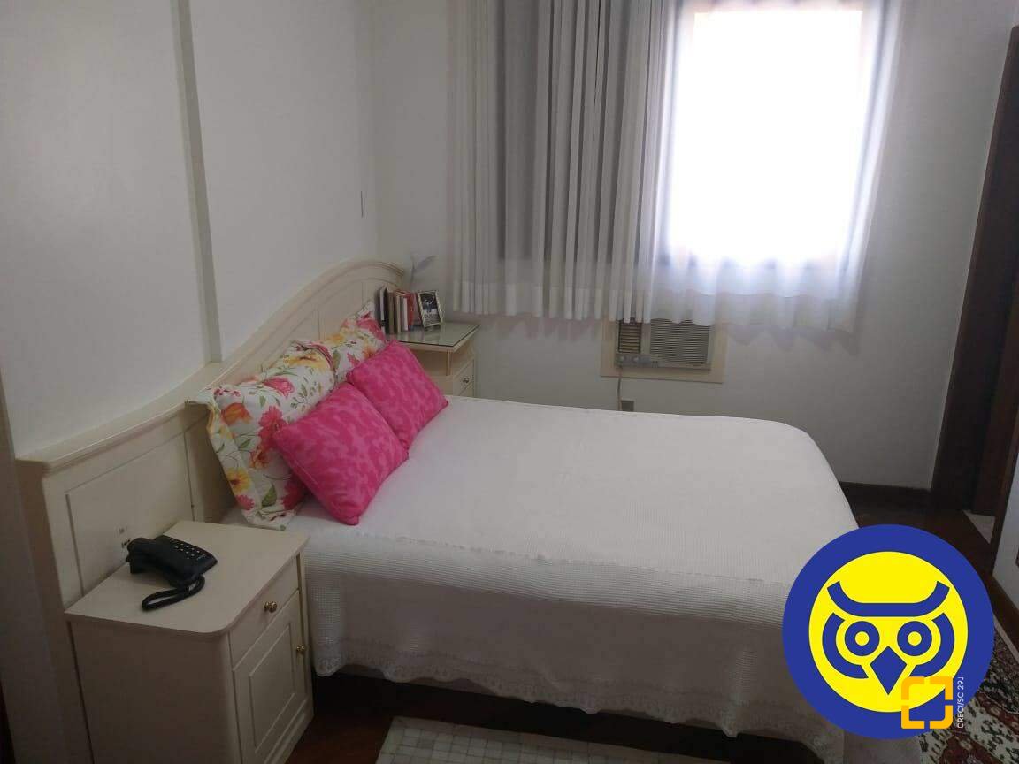 Cobertura com 226m², 4 quartos (sendo 2 suítes), 2 garagens, no bairro Centro em Florianópolis