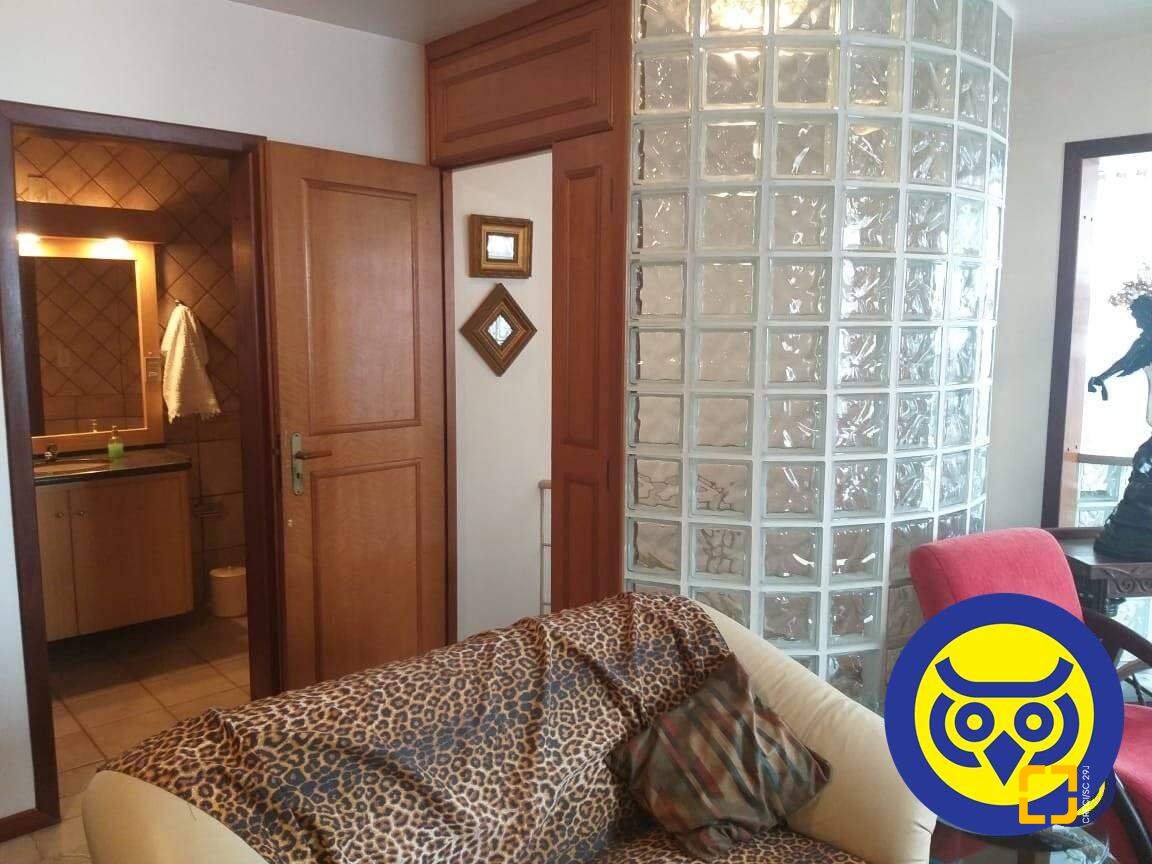 Cobertura com 226m², 4 quartos (sendo 2 suítes), 2 garagens, no bairro Centro em Florianópolis