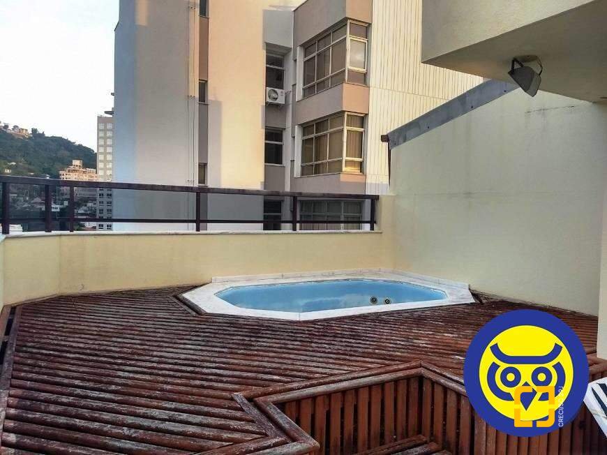Cobertura com 226m², 4 quartos (sendo 2 suítes), 2 garagens, no bairro Centro em Florianópolis