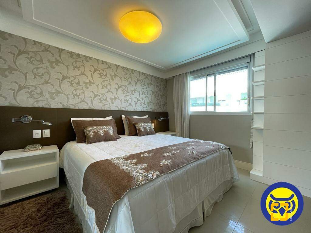 Apartamento com 138m², 6 quartos (sendo 3 suítes), 3 garagens, no bairro Cachoeira do Bom Jesus em Florianópolis