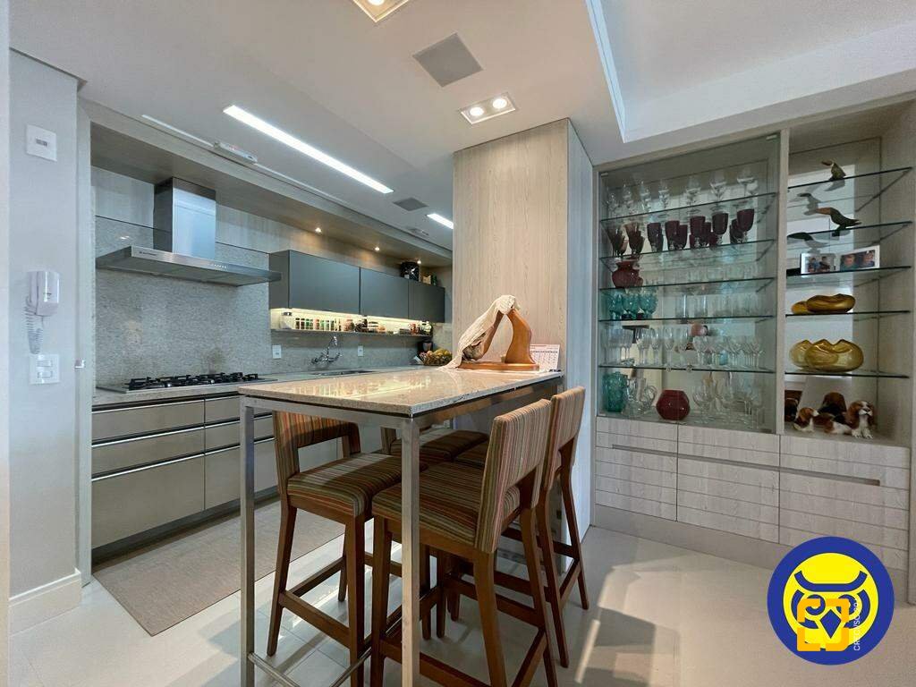 Apartamento com 138m², 6 quartos (sendo 3 suítes), 3 garagens, no bairro Cachoeira do Bom Jesus em Florianópolis