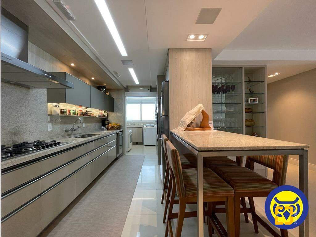 Apartamento com 138m², 6 quartos (sendo 3 suítes), 3 garagens, no bairro Cachoeira do Bom Jesus em Florianópolis