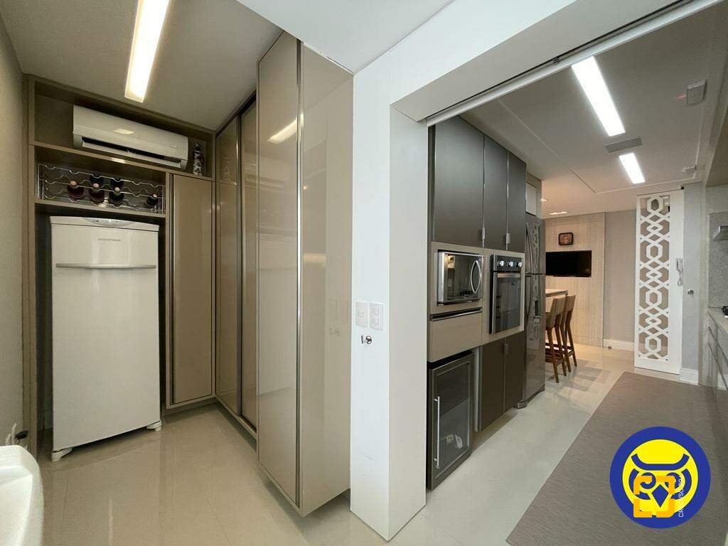 Apartamento com 138m², 6 quartos (sendo 3 suítes), 3 garagens, no bairro Cachoeira do Bom Jesus em Florianópolis