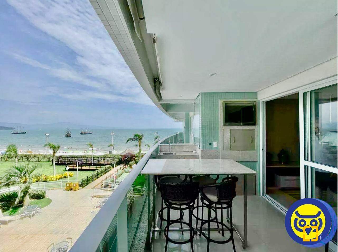 Apartamento com 138m², 3 quartos (sendo 3 suítes), 3 garagens, no bairro Cachoeira do Bom Jesus em Florianópolis