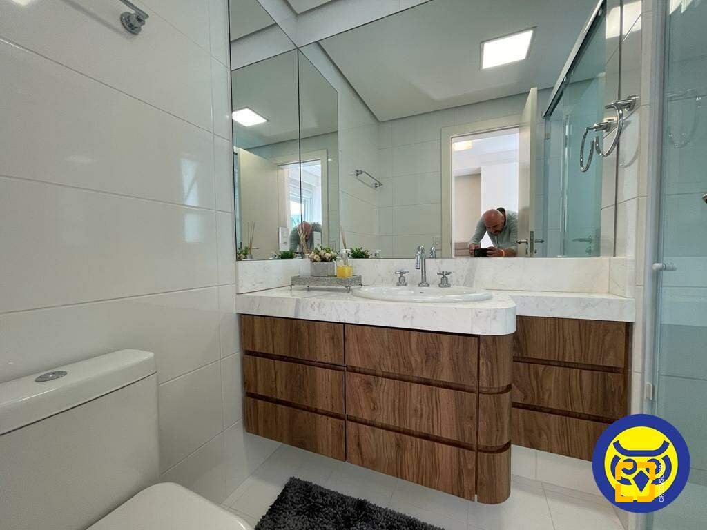 Apartamento com 138m², 3 quartos (sendo 3 suítes), 3 garagens, no bairro Cachoeira do Bom Jesus em Florianópolis