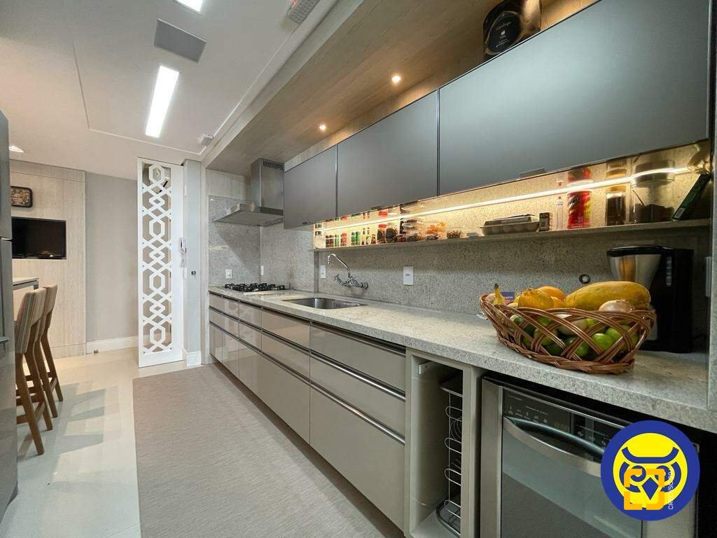 Apartamento com 138m², 3 quartos (sendo 3 suítes), 3 garagens, no bairro Cachoeira do Bom Jesus em Florianópolis