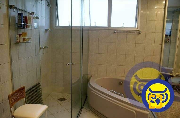 Apartamento com 266m², 6 quartos (sendo 2 suítes), 2 garagens, no bairro Centro em Florianópolis