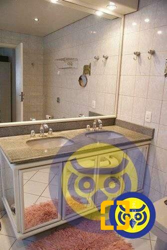 Apartamento com 266m², 6 quartos (sendo 2 suítes), 2 garagens, no bairro Centro em Florianópolis