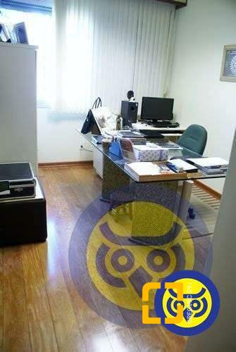 Apartamento com 266m², 6 quartos (sendo 2 suítes), 2 garagens, no bairro Centro em Florianópolis