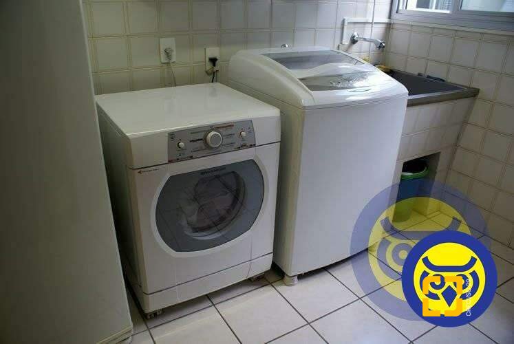 Apartamento com 266m², 6 quartos (sendo 2 suítes), 2 garagens, no bairro Centro em Florianópolis