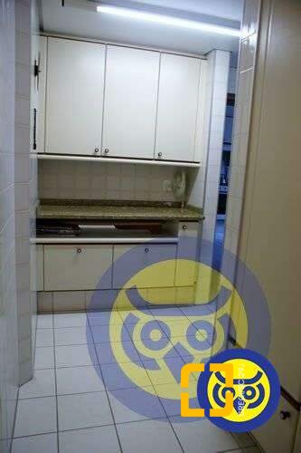 Apartamento com 266m², 6 quartos (sendo 2 suítes), 2 garagens, no bairro Centro em Florianópolis