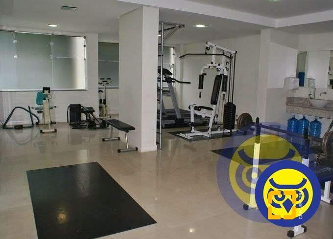 Apartamento com 266m², 6 quartos (sendo 2 suítes), 2 garagens, no bairro Centro em Florianópolis