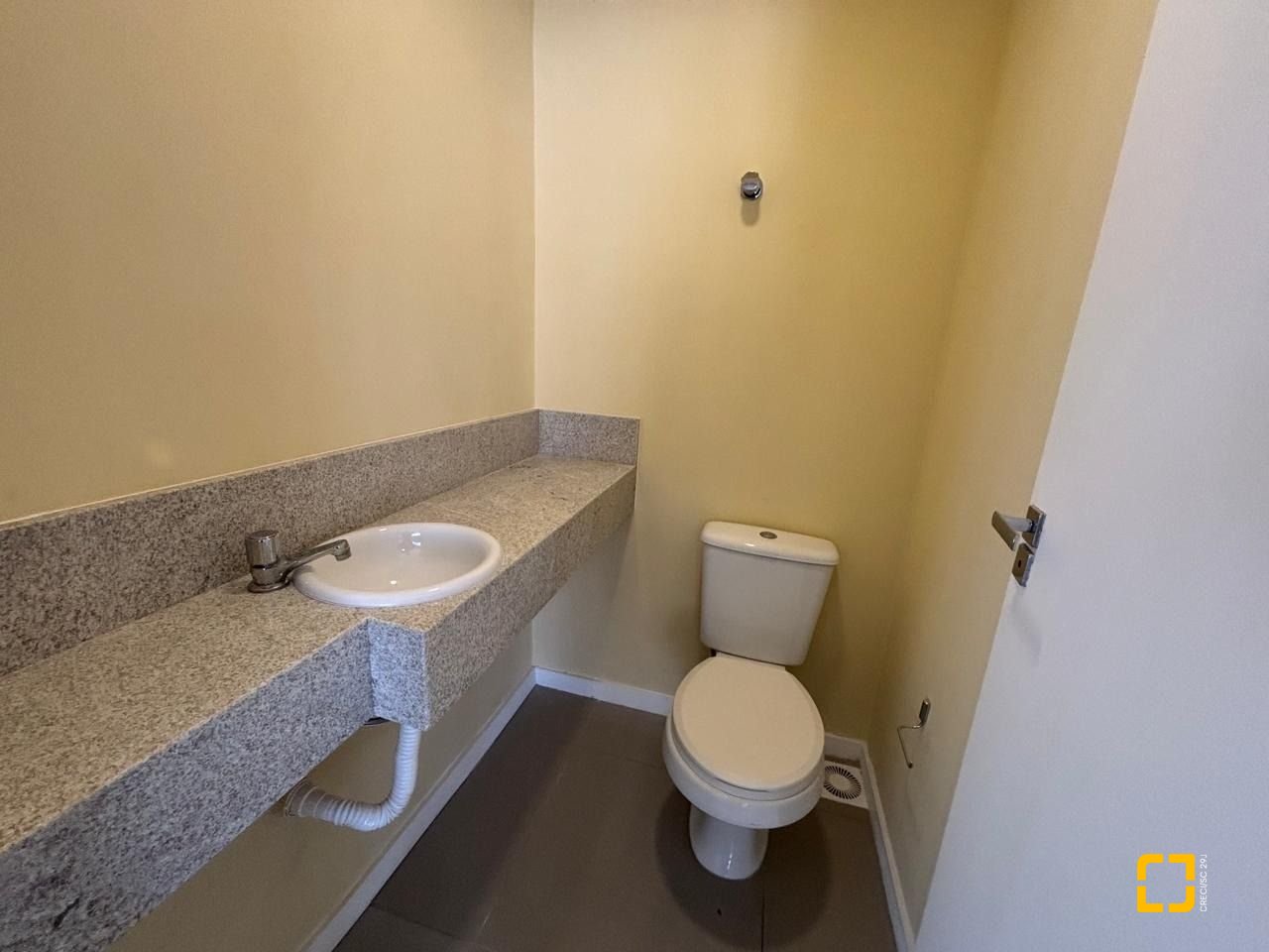 Sala com 67m², 1 garagem, no bairro Centro em Florianópolis