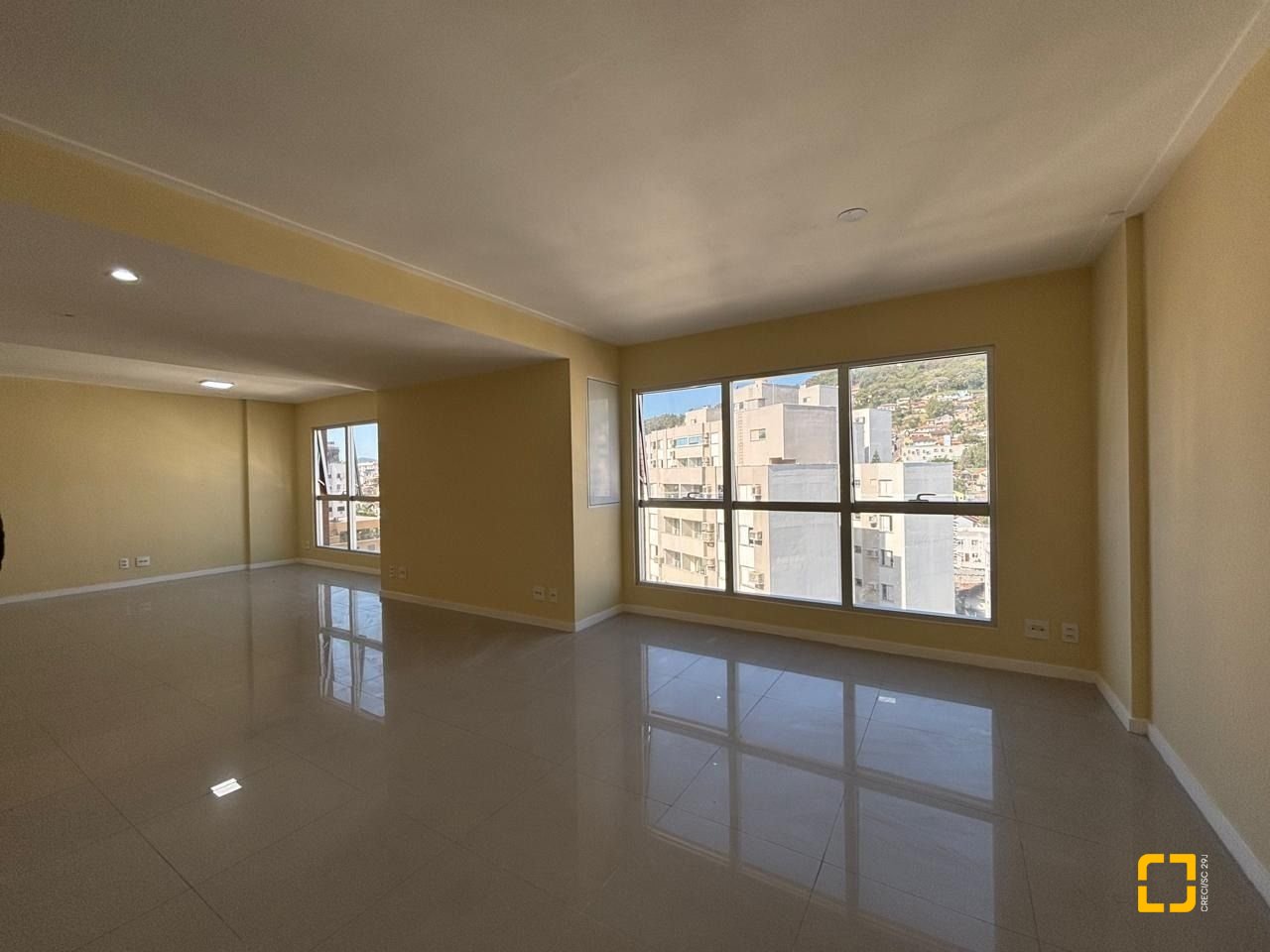 Sala com 67m², 1 garagem, no bairro Centro em Florianópolis