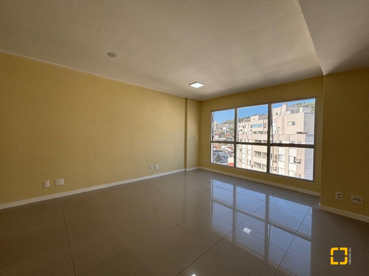 Sala com 67m², 1 garagem, no bairro Centro em Florianópolis