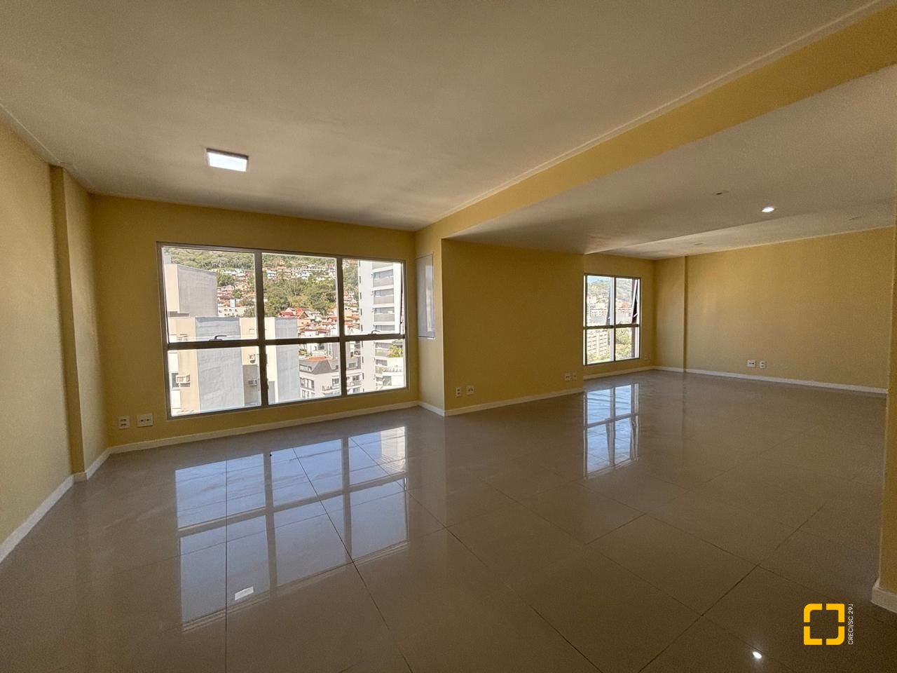 Sala com 67m², 1 garagem, no bairro Centro em Florianópolis