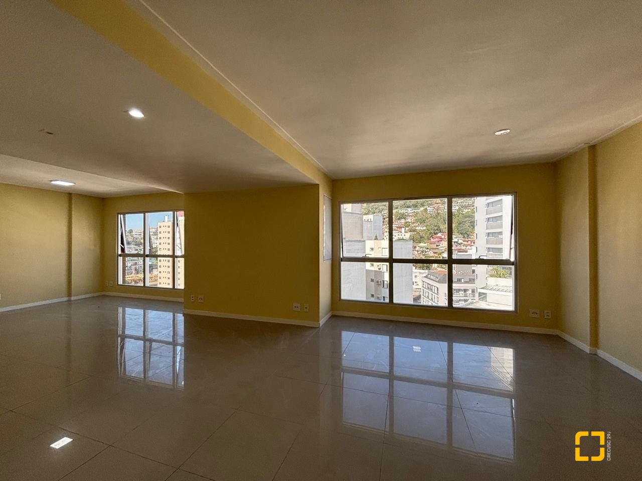 Sala com 67m², 1 garagem, no bairro Centro em Florianópolis