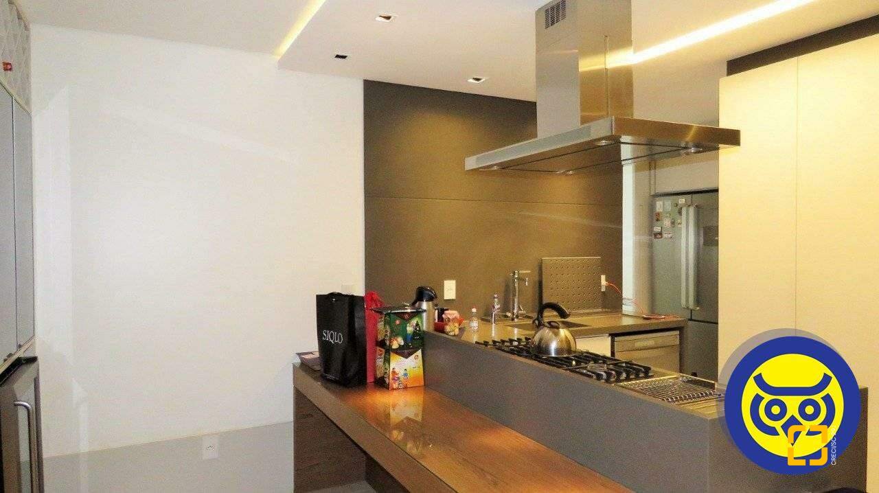 Apartamento com 117m², 6 quartos (sendo 3 suítes), 3 garagens, no bairro Centro em Florianópolis