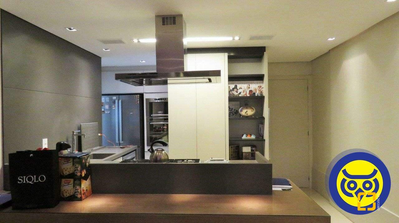 Apartamento com 117m², 6 quartos (sendo 3 suítes), 3 garagens, no bairro Centro em Florianópolis
